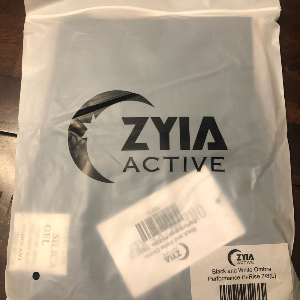 NWT Performance high rise ombré leggings